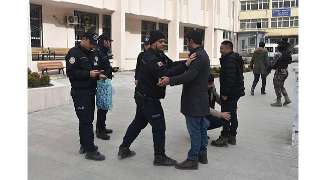 Hakkari'de 450 polisle asayiş uygulaması yapıldı