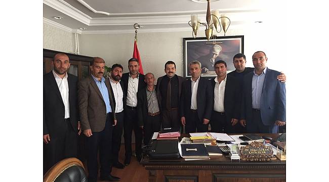 Kaymakam Özkan, muhtarların rozetini taktı