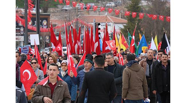 Kırşehir'de 15 bin kişi Mehmetçiğe destek için yürüdü