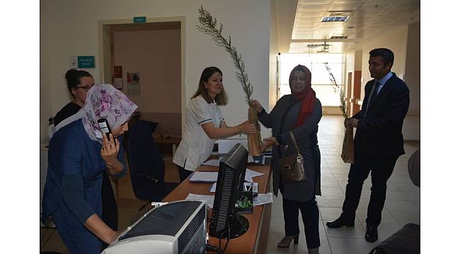 Korkuteli'de 14 Mart Tıp Bayramı'nda fidan dağıtıldı