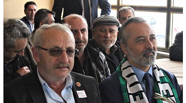 Köy kahvesinde kadına şiddet eğitimini pür dikkat dinlediler