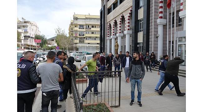 Kuşadası'nda 2'si cezaevi firarisi 6 zanlı yakalandı