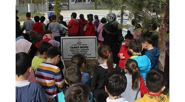 Minik öğrenciler şehitleri unutmadı