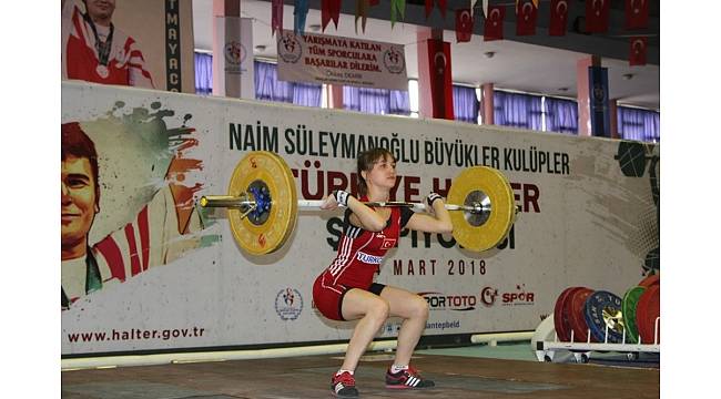 Naim Süleymanoğlu Kulüpler Türkiye Halter Şampiyonası Gaziantep'te Başladı