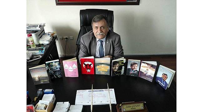 Okul müdürü, 9'uncu şiir kitabını çıkardı