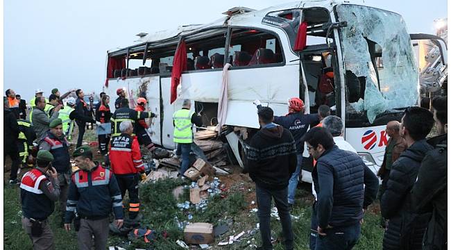 Otobüs şarampole devrildi: 4 ölü, çok sayıda yaralı