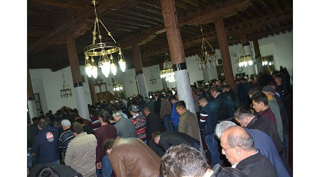 Regaip Kandili'nde vatandaşlar camileri doldurdu