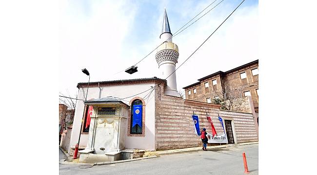 Restorasyonu tamamlanan tarihi Kirazlı Mescid Camii, Cuma namazıyla tekrar ibadete açıldı