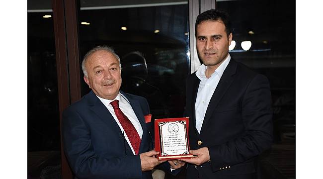 Sedat Eroğlu sevdikleriyle veda yemeğinde buluştu