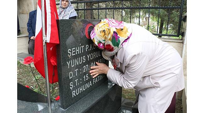 Şehitler Günü'nde şehitlikte duygu dolu anlar
