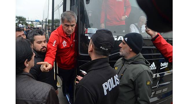 Şenol Güneş'e Trabzon'da tepki: "Trabzon'u sattın"