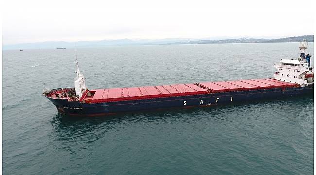 Sinop'ta patlama olan gemi liman yakınlarına demirledi