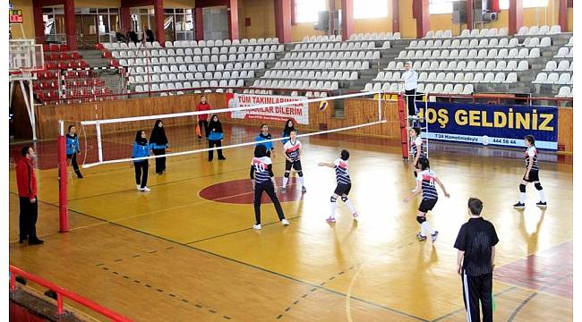 Sivas'ta liseler arası voleybol turnuvası