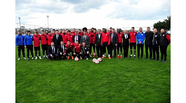 Vali Kaymak'tan Samsunsporlu futbolculara moral