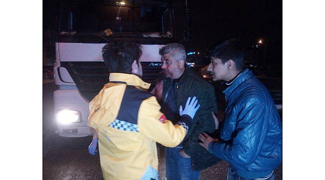 Yaralı sürücü sigara yakarak tedavi olmamak için direndi