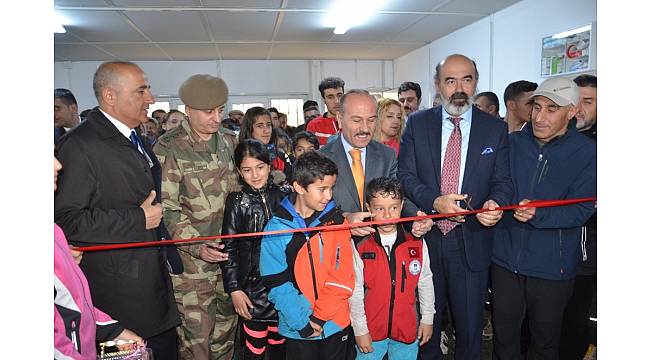 Yüksekova'da kayak kamp merkezi açılışı yapıldı