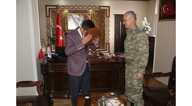 Albay Yenilmez'den Kaymakam Öztürk'e ziyaret