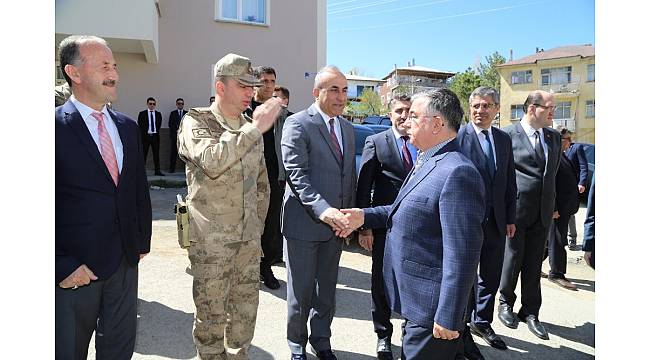 Bakan Yılmaz, Sivas&#39;ta cenaze törenine katıldı
