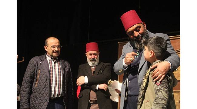 Bitlis'te 'Usta' adlı tiyatro oyunu sahnelendi