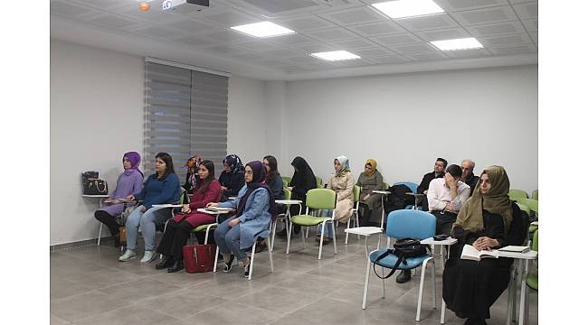 Fikir ve Sanat Akademisi'nde "Sultanların Şiirleri" dersi son buldu
