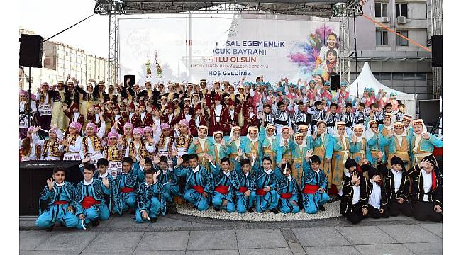 Gaziosmanpaşa'da 23 Nisan kutlamaları havadan görüntülendi