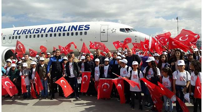 Gürpınarlı öğrenciler Çanakkale'ye uğurlandı