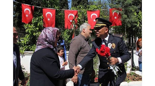Mersin polisinden şehitlik ziyareti
