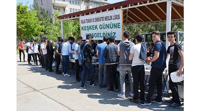 Milas'ta öğrenciler geleneksel keşkek gününde buluştu
