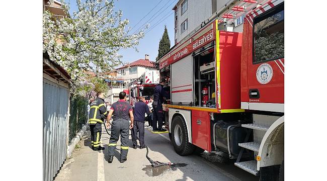 Mutfaktaki yangını söndürmek isterken hastanelik oldu