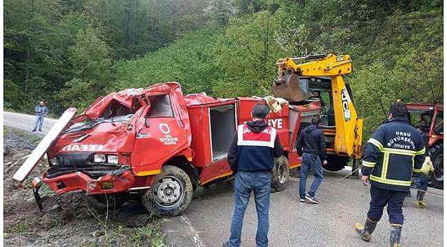 Ordu'da itfaiye aracı uçuruma yuvarlandı: 2 yaralı