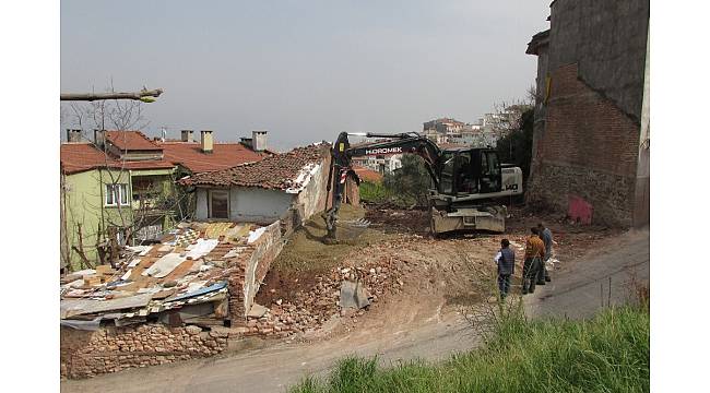 Osmangazi&#39;de Metruk Bina Temizliği
