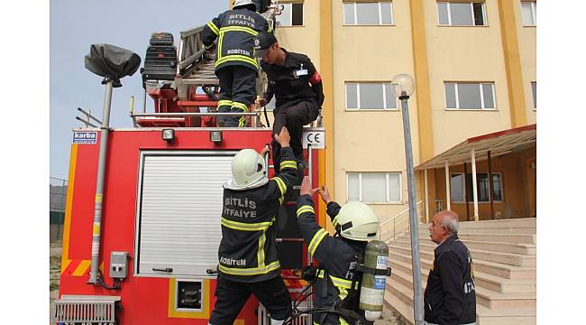 Polis adaylarına yangın tatbikatı