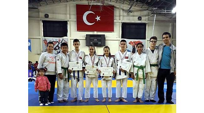 Salihlili judocular Çorum'dan madalyalarla döndü