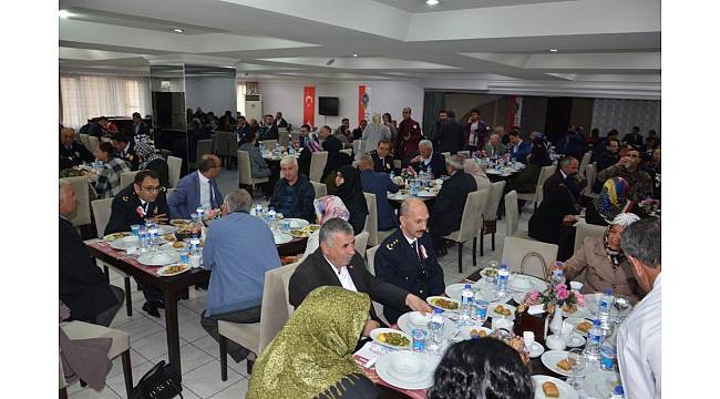 Şehit aileleri ve gaziler onuruna yemek verildi