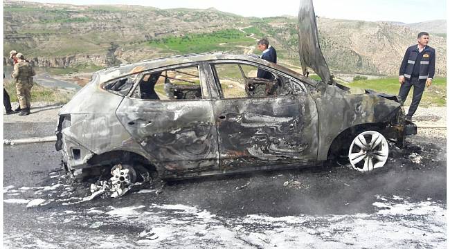 Seyir halindeki otomobil yanarak kül oldu