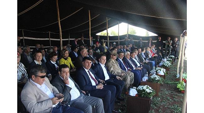 Suriye sınırında özel harekat gözetiminde buzağı yarışması yapıldı