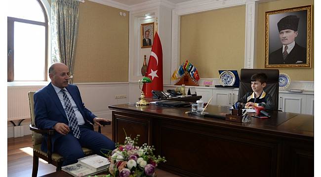 Vali Azizoğlu'nun koltuğuna Yusuf Arda Uygun oturdu
