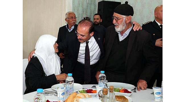 Vali Yurtnaç, şehit aileleri ile bir araya geldi