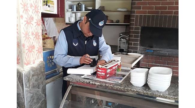 Zabıta ekipleri sağlıksız gıdaya müsaade etmiyor