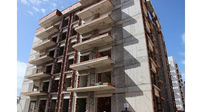 4'üncü kattan düşen inşaat işçisi öldü