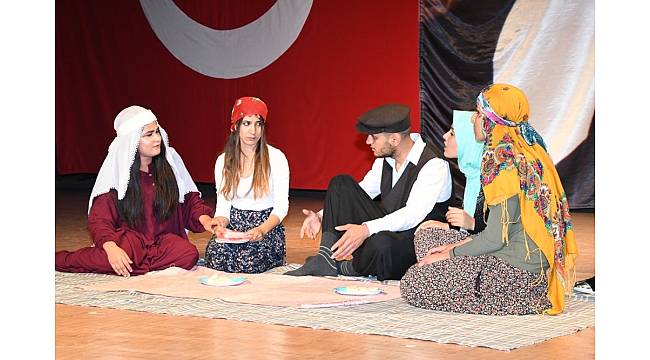 Adıyaman'da tiyatro oyununa yoğun ilgi
