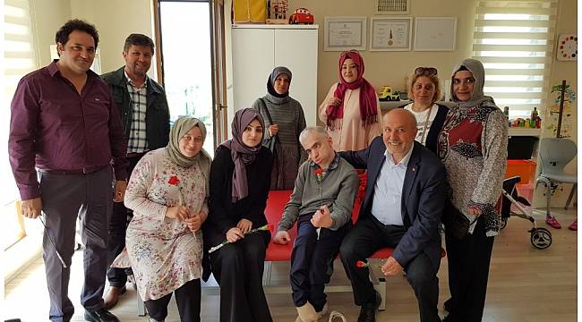 AK Partili kadınlar özel öğrencileri ziyaret etti