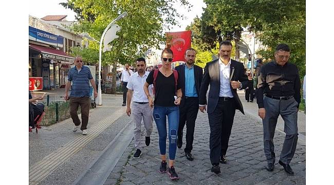 Alpay Özalan'dan Foça çıkarması