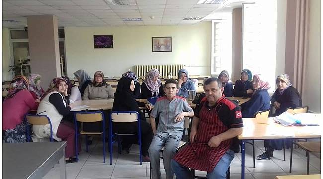Altıntaş'ta 272 saatlik 'Aşçı çırağı kursu' sona erdi