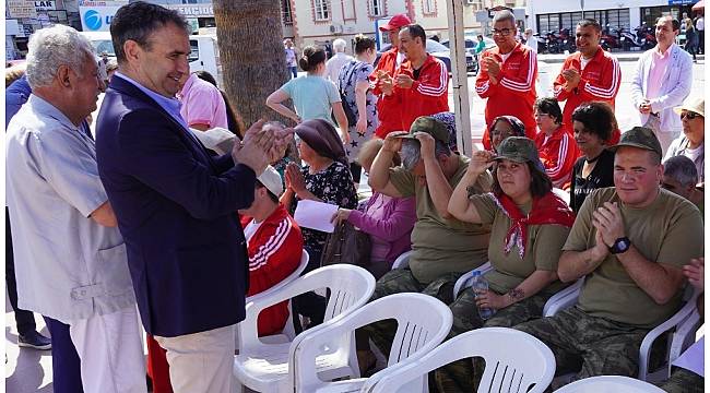 Ayvalık'ta belediyeden engellilere özel kutlama