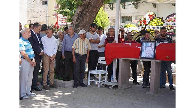 Ayvalık'ta deniz dibinde cesedi bulunan balıkçı gözyaşları arasında toprağa verildi