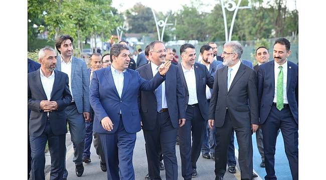 Bakan Özhaseki, hemşehrileriyle Şehir İftarı'nda