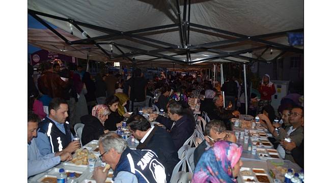 Barış Mahallesinde iftar bereketi
