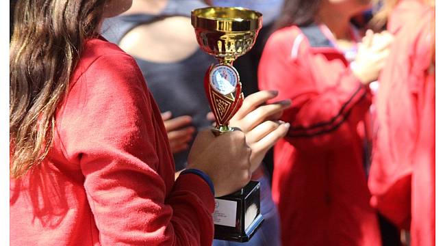 Başarılı sporculara davullu klarnetli karşılama