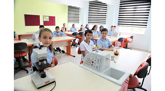 Başiskele Belediyesi&#39;nden fen laboratuvarı desteği
